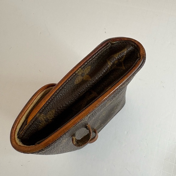 LOUIS VUITTON Monogram Pochette Florentine Bag COA-Dust bag & Original Strap - Picture 10 of 17